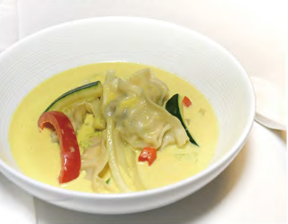 Chicken Gyoza : Gyoza soup with Thai curry